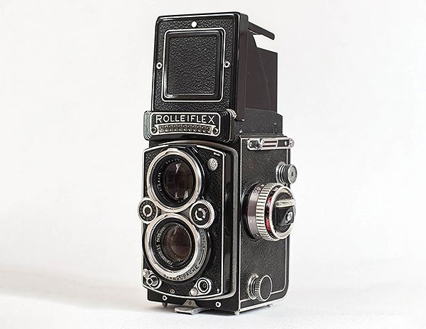 Máy ảnh film là gì - máy ảnh Rolleiflex TLR